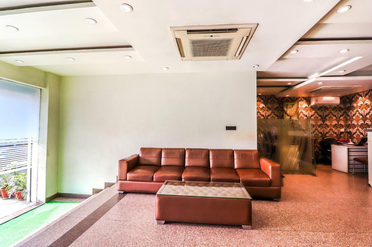 Capital O 5663 Gs Inn Chinhat Luaran gambar