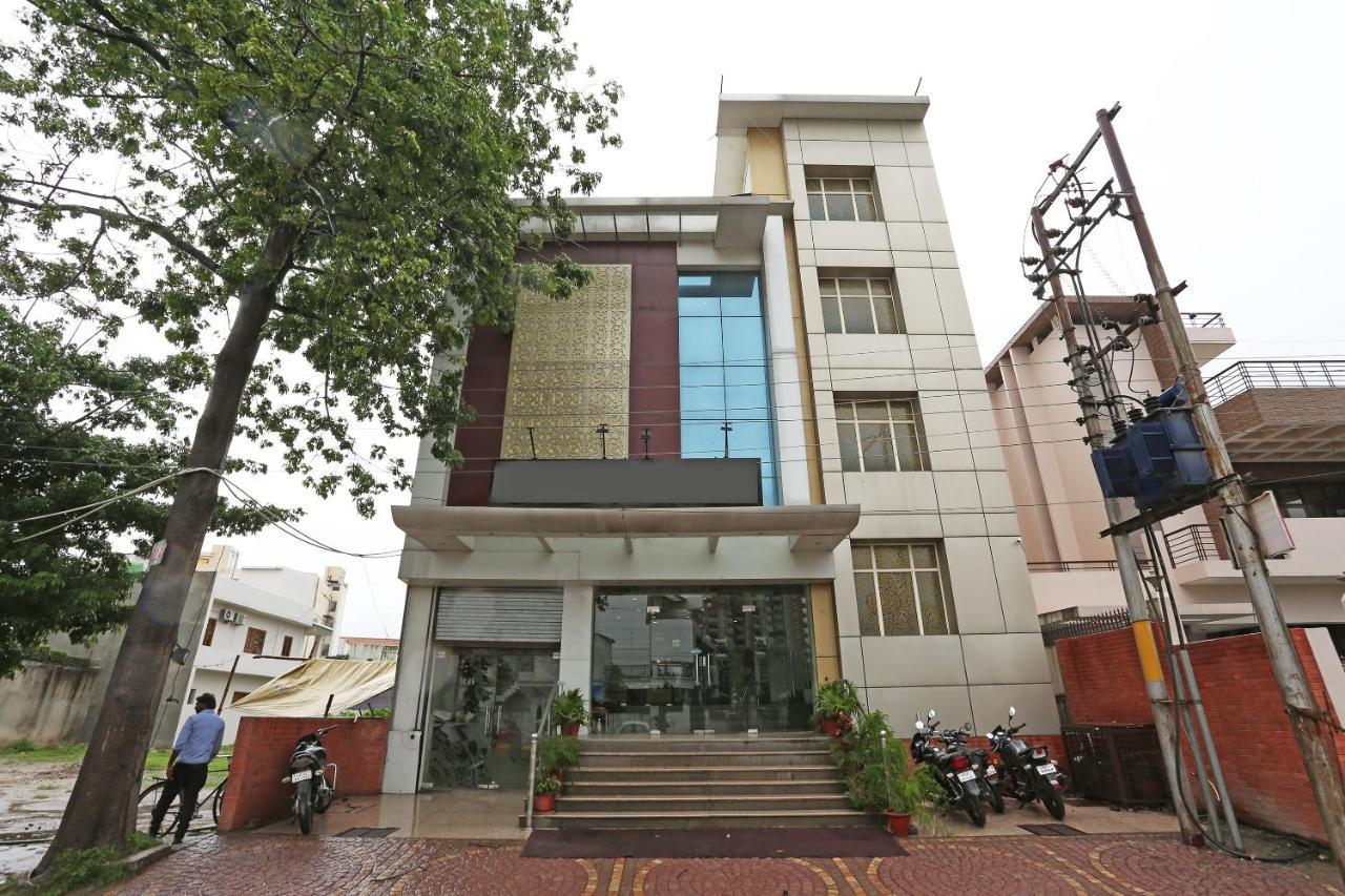 Capital O 5663 Gs Inn Chinhat Luaran gambar